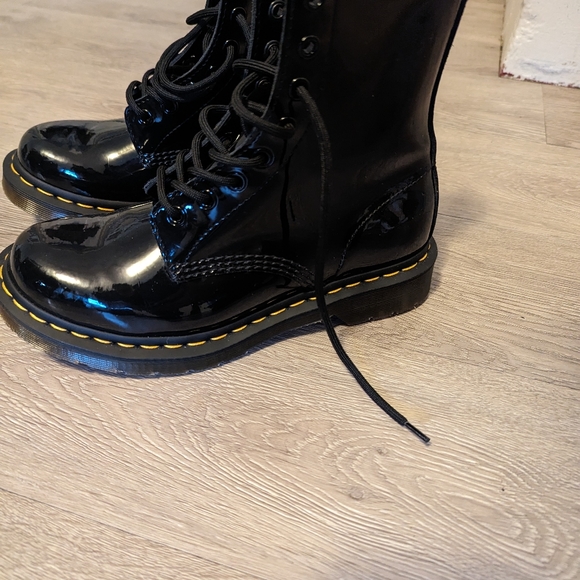 Dr. Martens - Picture 4 of 7